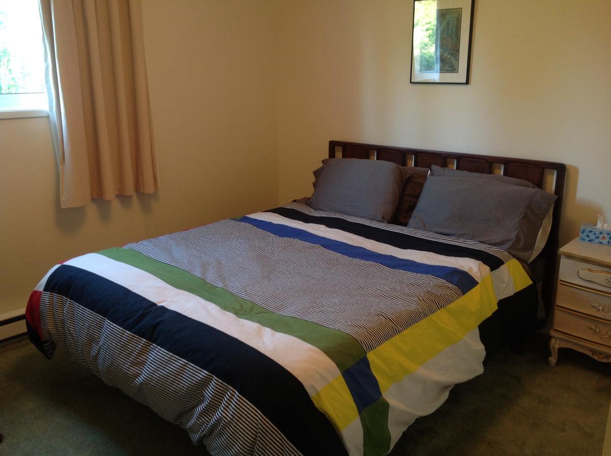 Laurel'S Cottage By Elevate Rooms Qualicum Beach Buitenkant foto