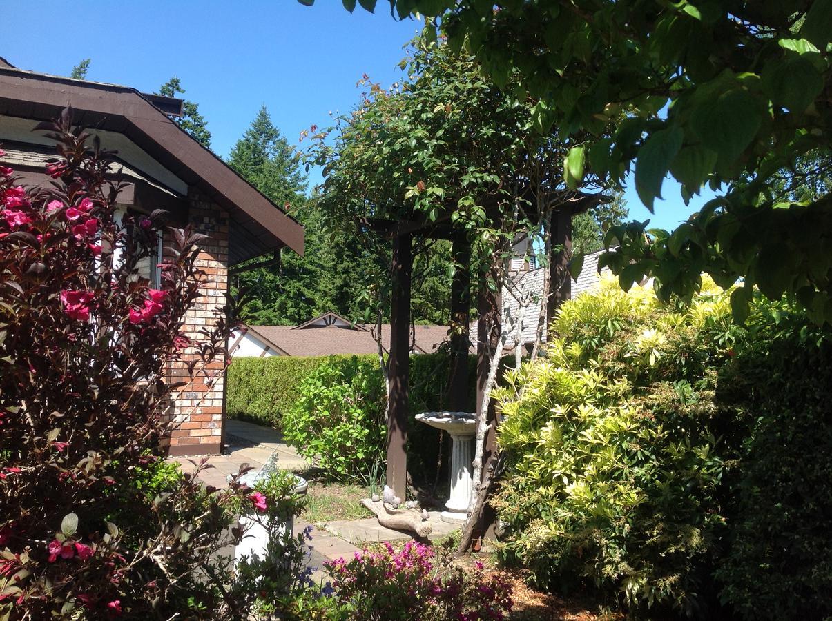 Laurel'S Cottage By Elevate Rooms Qualicum Beach Buitenkant foto